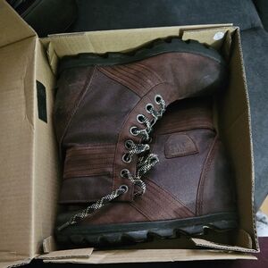 Women burgundy sorel booties sz 9.5.